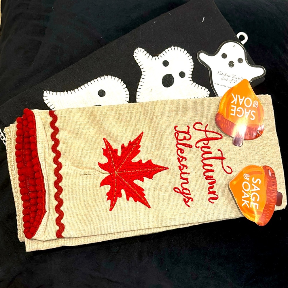 NEW (4) towels - Fall Collection